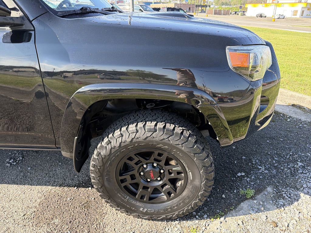 Used 2020 Toyota 4Runner TRD Off-Road Premium w/ Moonroof Package AWD/4WD image 4