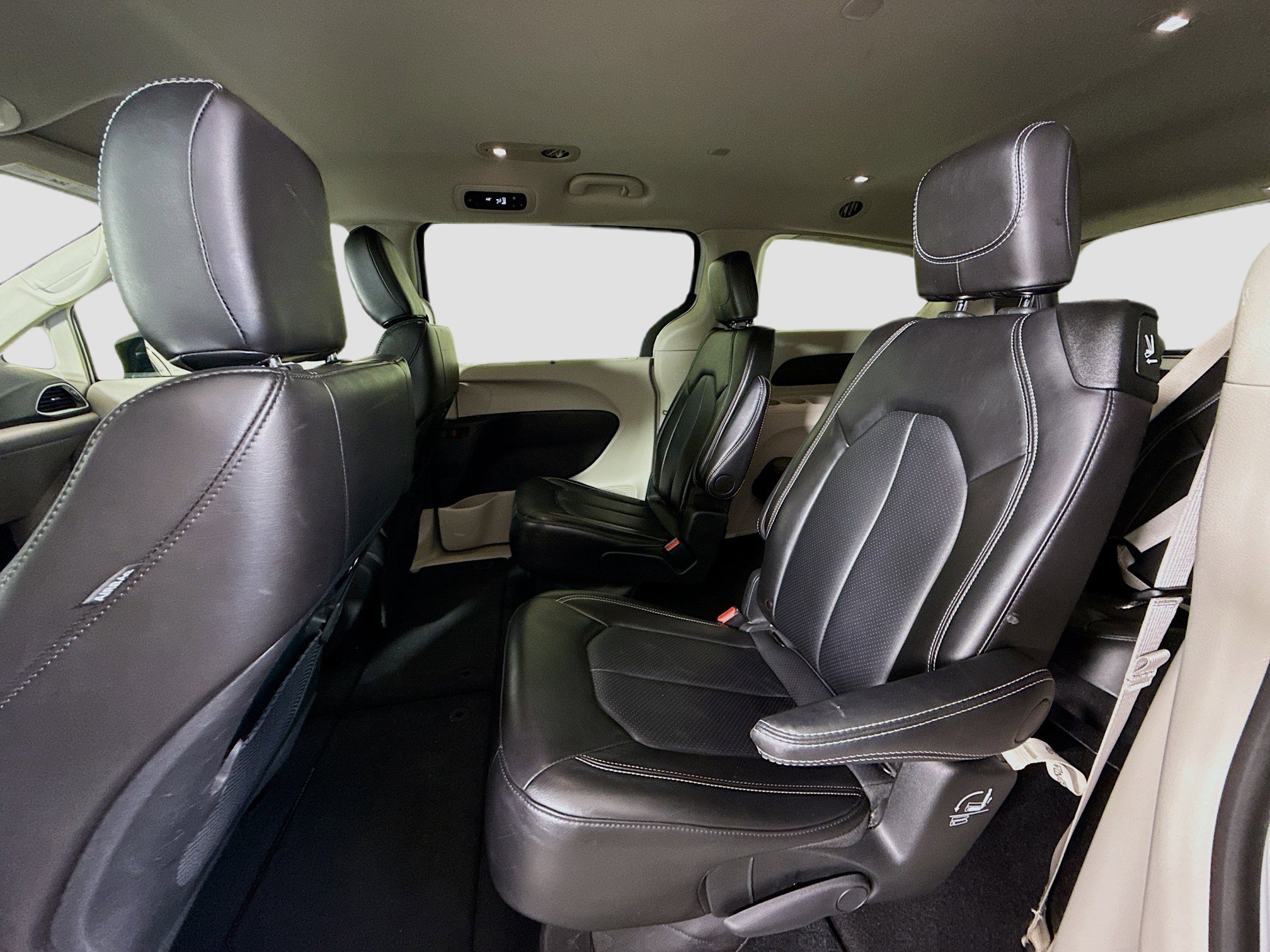 Used 2024 Chrysler Pacifica Touring-L FWD image 25