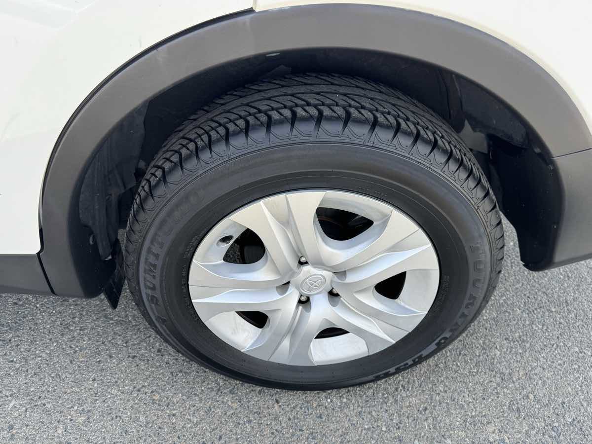 Used 2015 Toyota RAV4 LE image 34