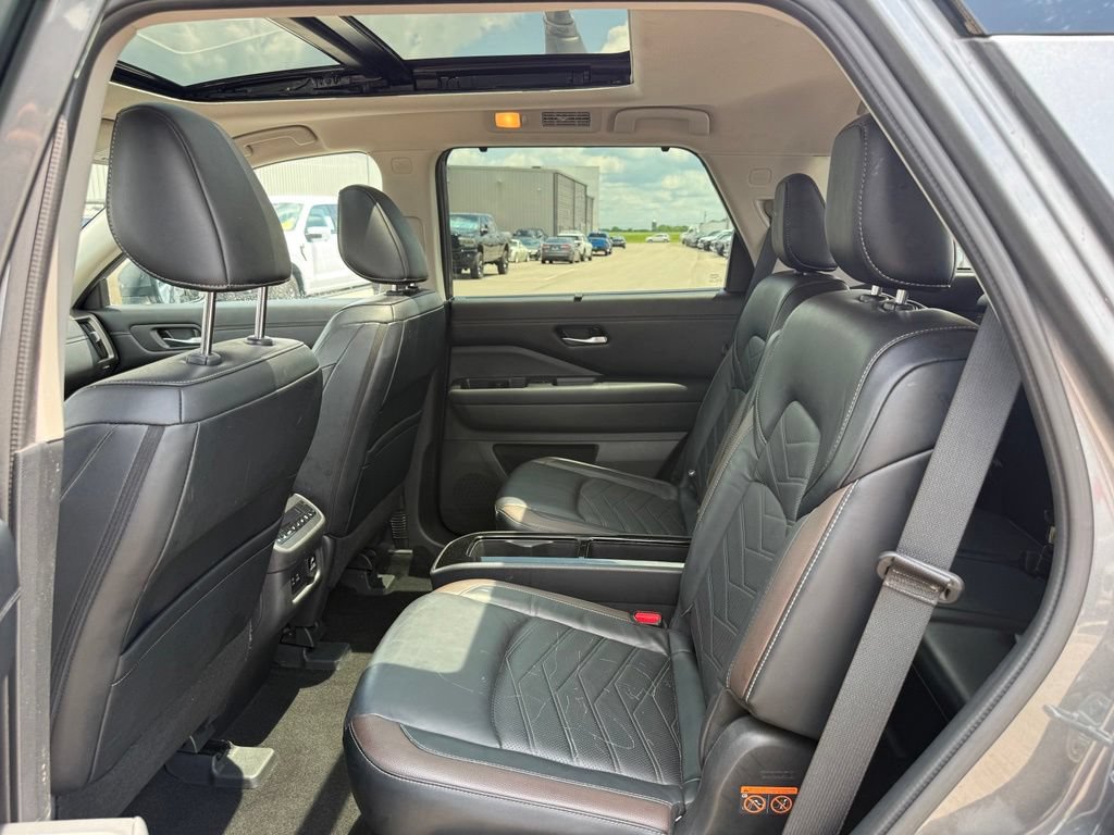 Used 2023 Nissan Pathfinder Platinum AWD/4WD image 8