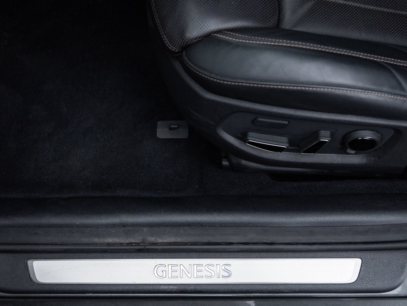 Used 2020 Genesis G80 3.3T Sport RWD image 22