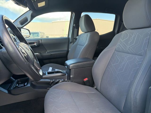 Used 2017 Toyota Tacoma TRD Sport w/ Tow Package (A/T) image 18