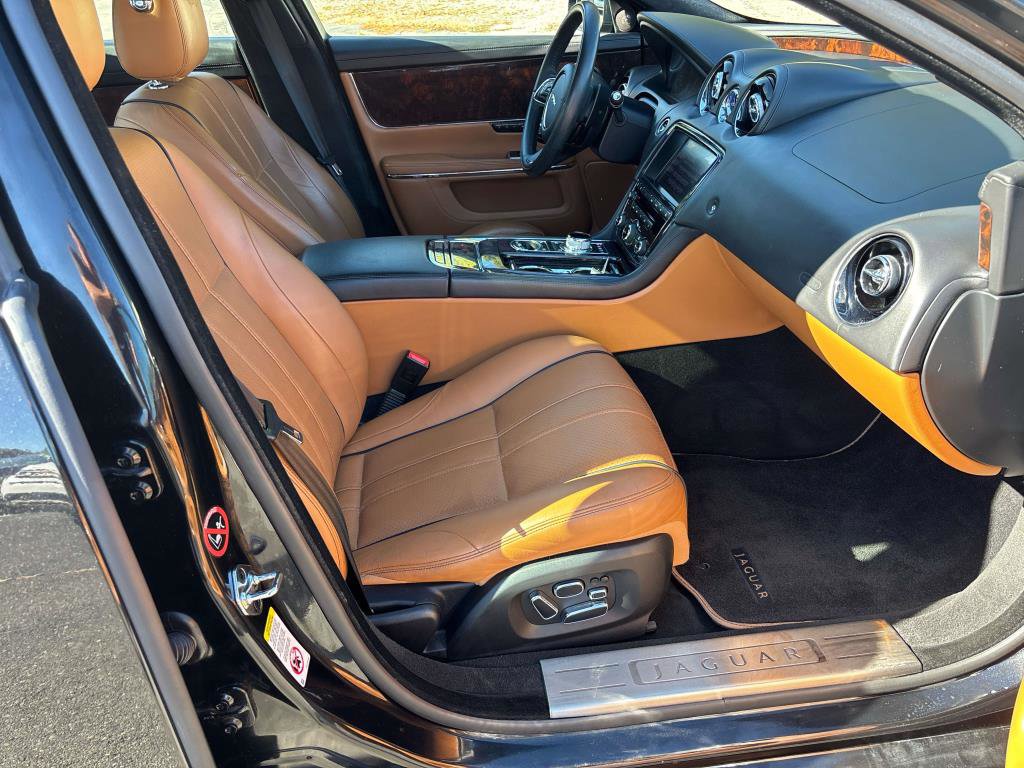 Used 2013 Jaguar XJ 4dr Sdn RWD RWD image 15