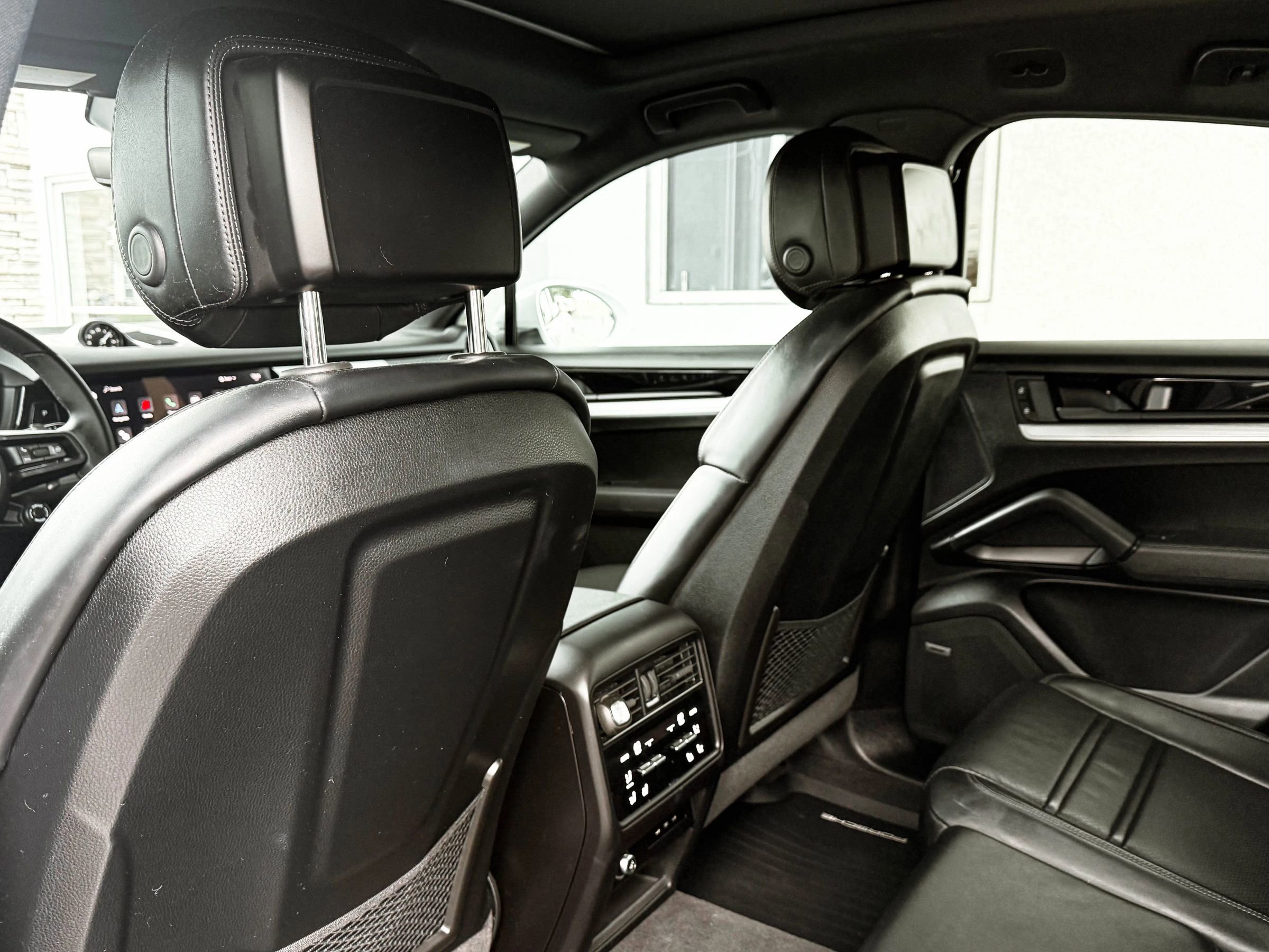 Used 2024 Porsche Cayenne Coupe image 26