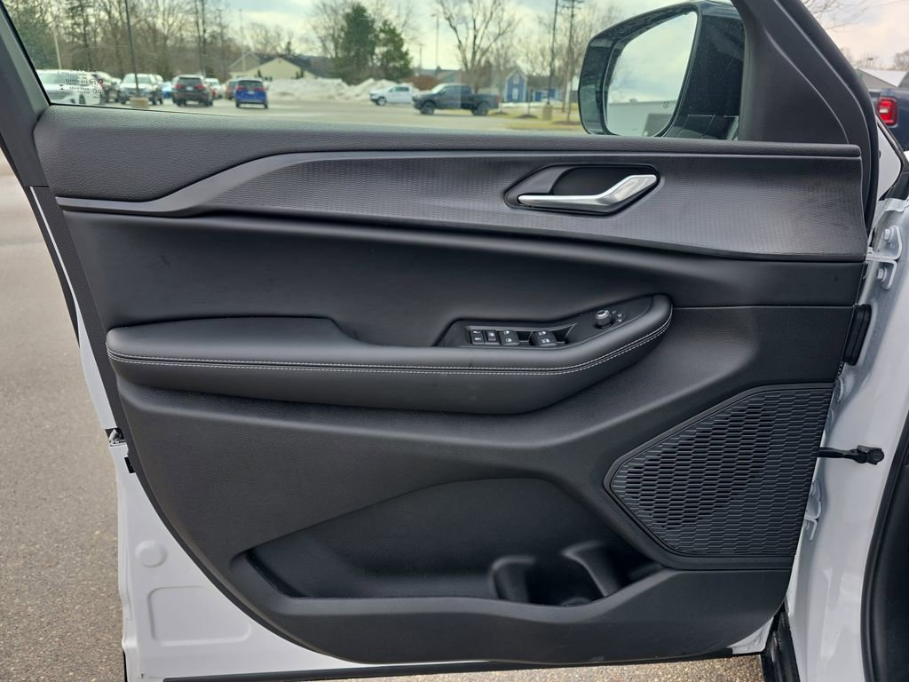 New 2025 Jeep Grand Cherokee Altitude image 26