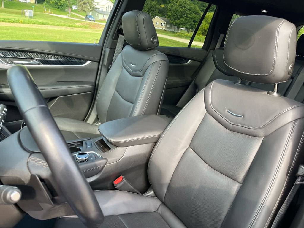 Used 2023 Cadillac XT6 Premium Luxury w/ Technology Package AWD/4WD image 28