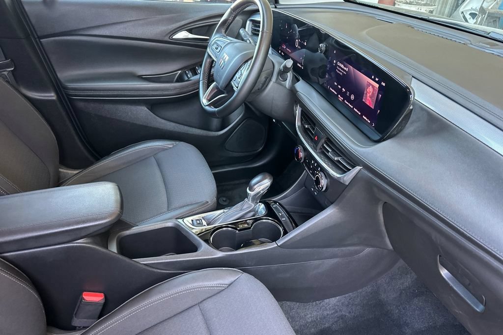 Used 2024 Buick Encore GX Preferred FWD image 16