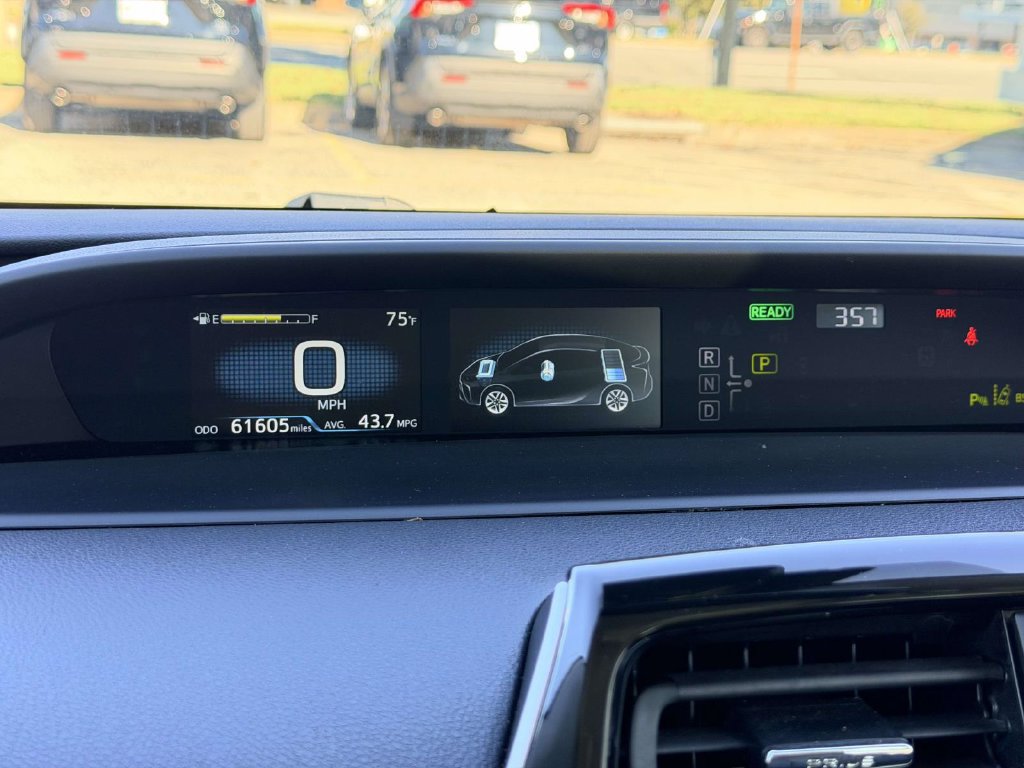 Used 2022 Toyota Prius XLE AWD/4WD image 9