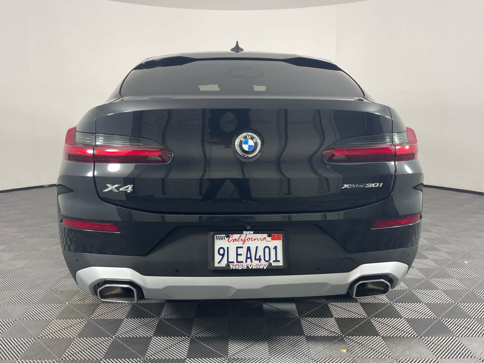Used 2023 BMW X4 xDrive30i w/ Premium Package AWD/4WD image 4