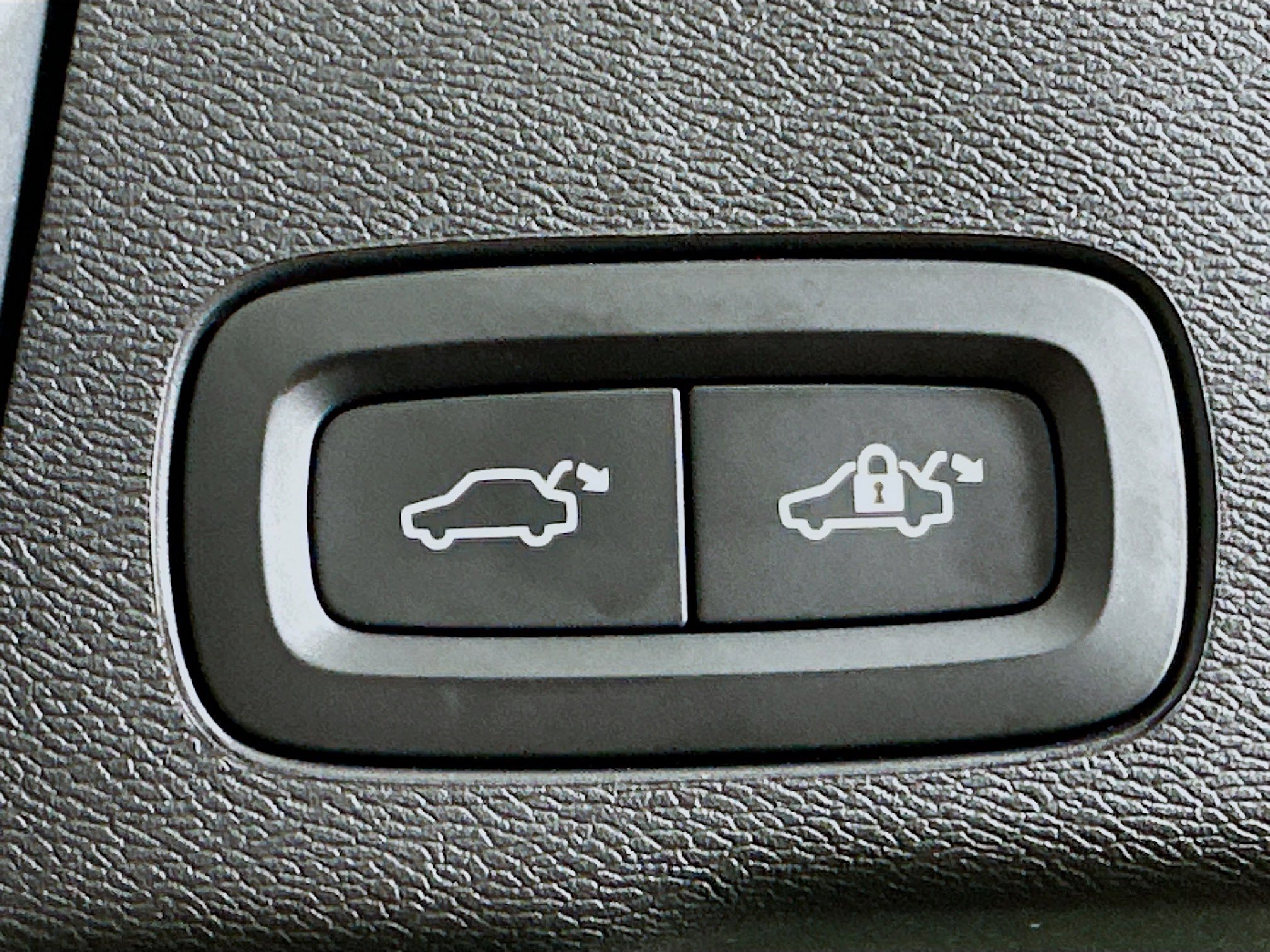 Used 2025 Volvo XC60 B5 Core image 30