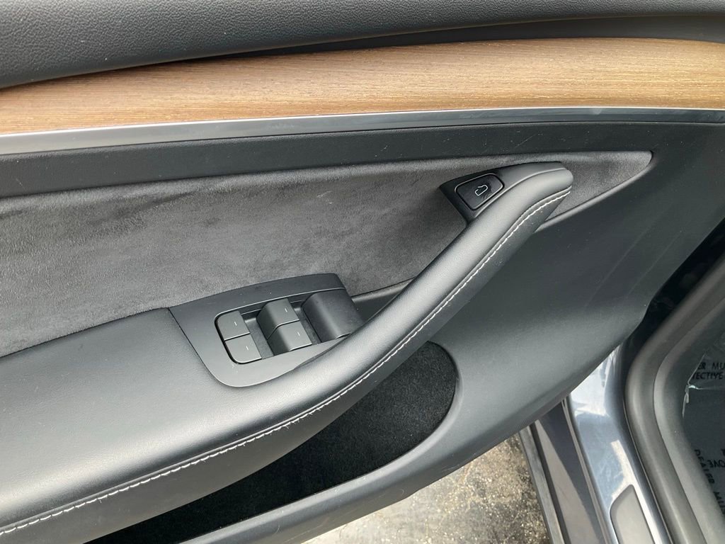 Used 2023 Tesla Model Y 2WD image 25