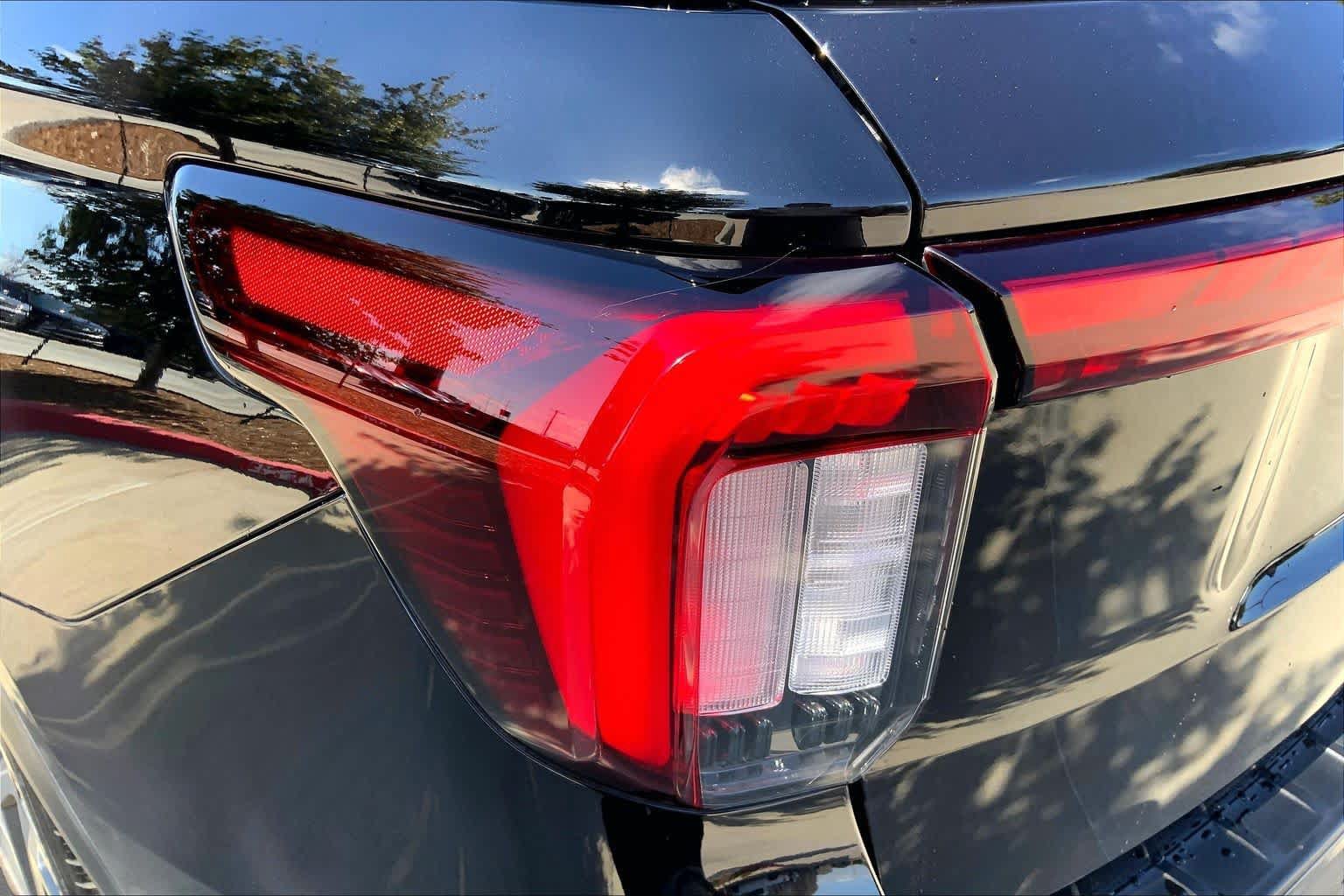 Used 2025 Ford Explorer ST AWD/4WD image 28