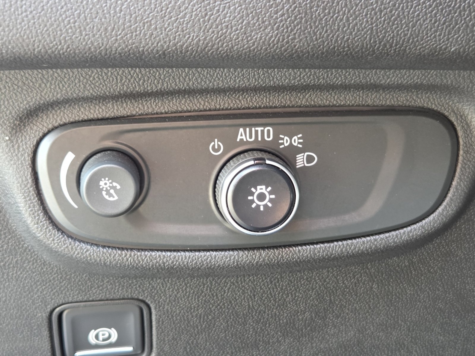 Used 2020 GMC Terrain SLE w/ Driver Convenience Package FWD image 5