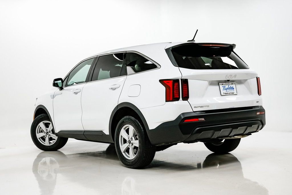 Used 2023 Kia Sorento LX image 29