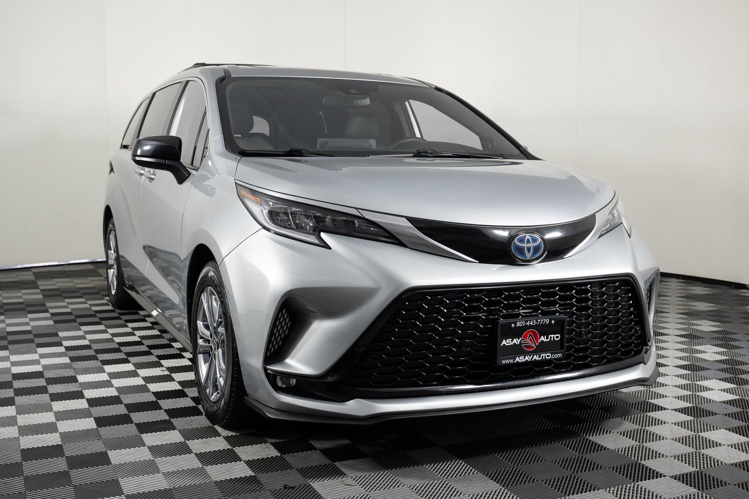 Used 2022 Toyota Sienna XSE image 11