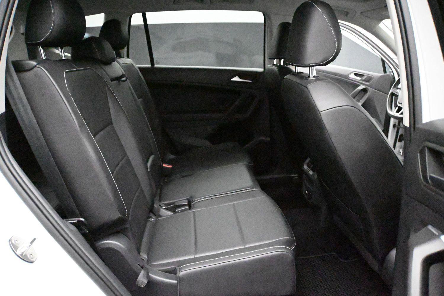 Used 2021 Volkswagen Tiguan SE w/ Panoramic Sunroof Package AWD/4WD image 18