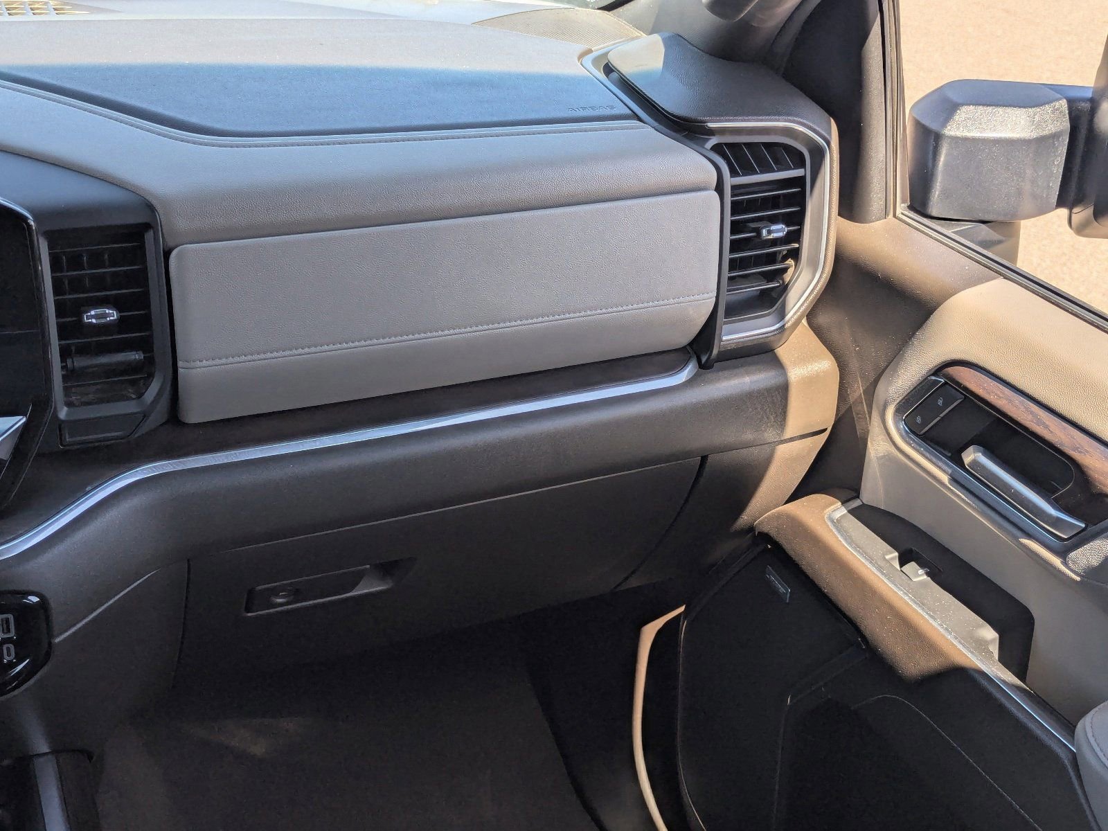 Used 2024 GMC Sierra 2500 SLT w/ SLT Premium Package image 18