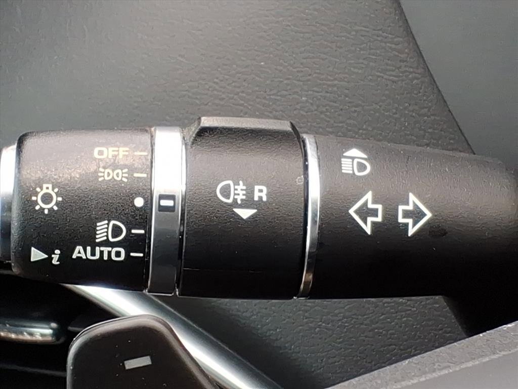 Used 2020 Jaguar F-PACE Premium image 25