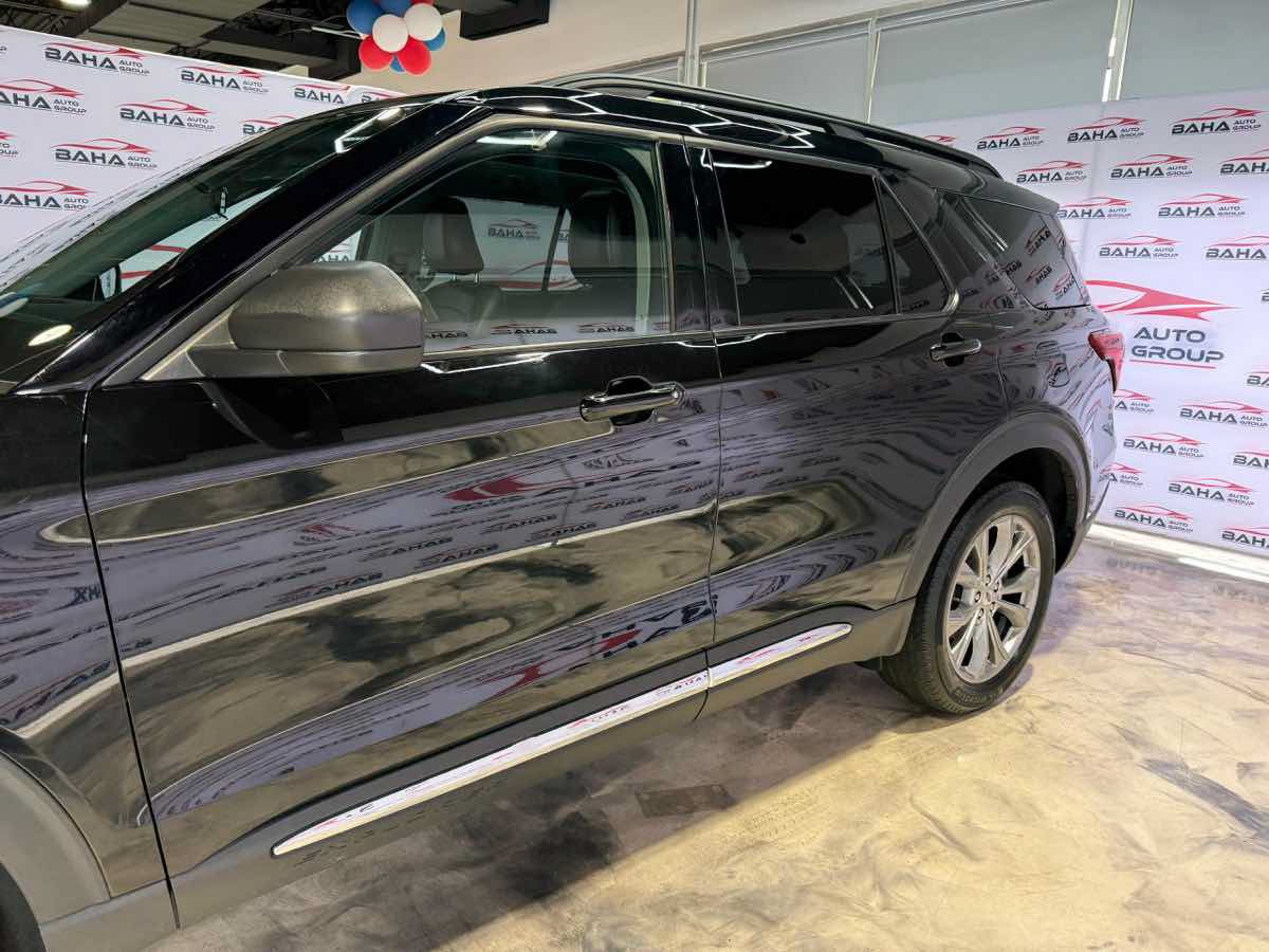 Used 2023 Ford Explorer XLT w/ Equipment Group 202A AWD/4WD image 6
