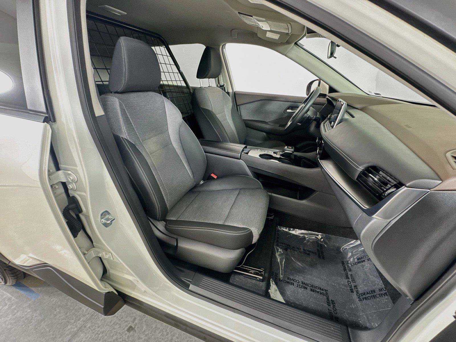 Used 2022 Nissan Rogue SV FWD image 25