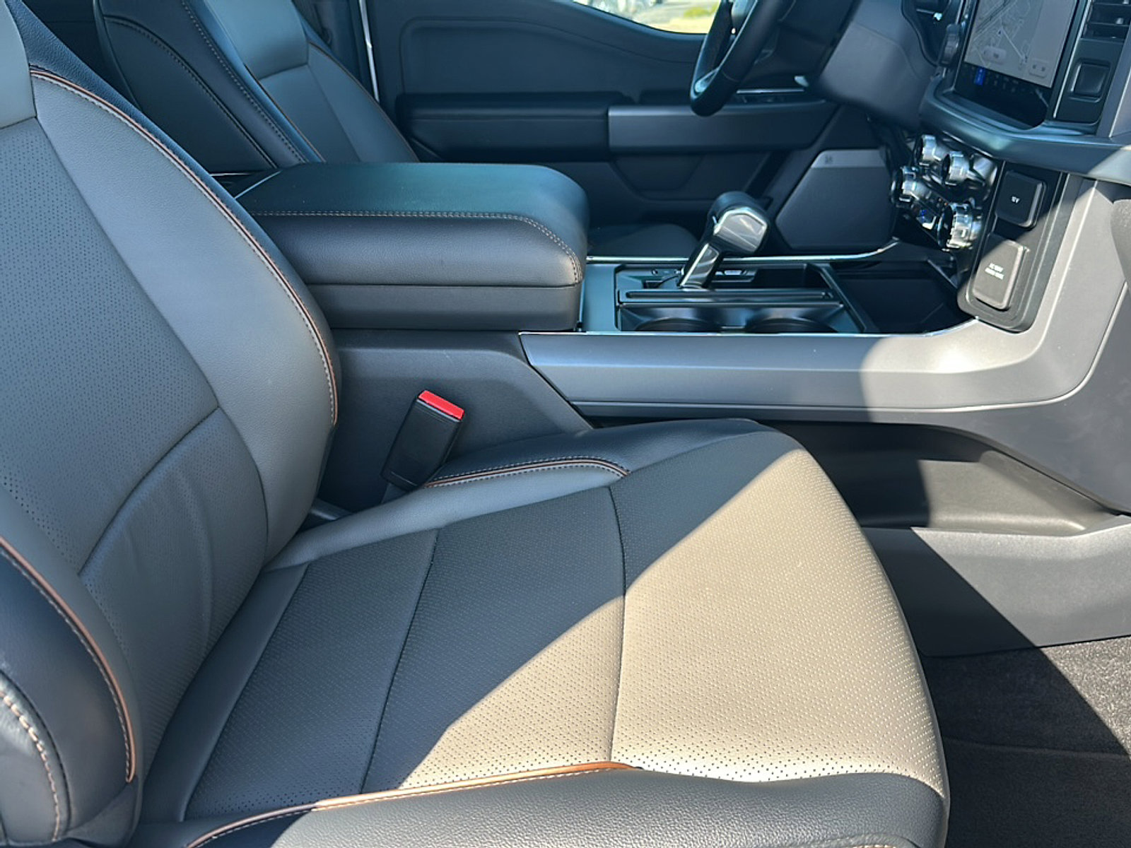 Used 2025 Ford F150 Lariat w/ Equipment Group 501A Mid image 22