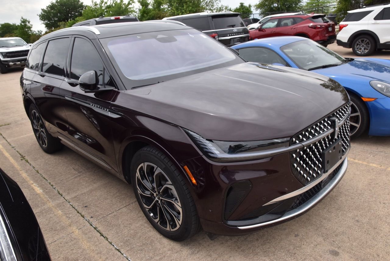 Certified 2024 Lincoln Nautilus Reserve w/ Equipment Group 202A AWD/4WD image 4