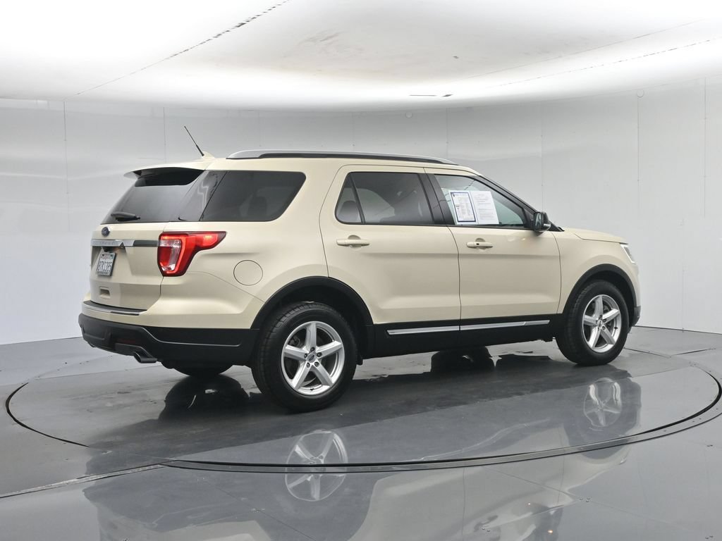 Certified 2018 Ford Explorer XLT w/ Equipment Group 201A FWD image 32