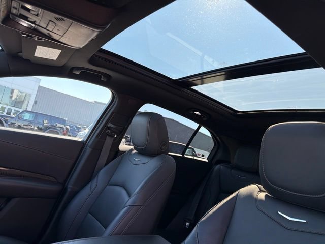 Used 2022 Cadillac XT4 Sport w/ Cold Weather Package AWD/4WD image 18