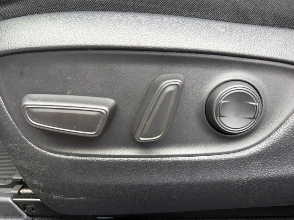 Used 2022 Toyota RAV4 XLE w/ Convenience Package AWD/4WD image 13