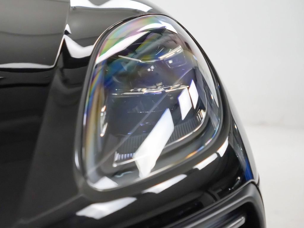 Used 2026 Porsche Macan AWD/4WD image 63