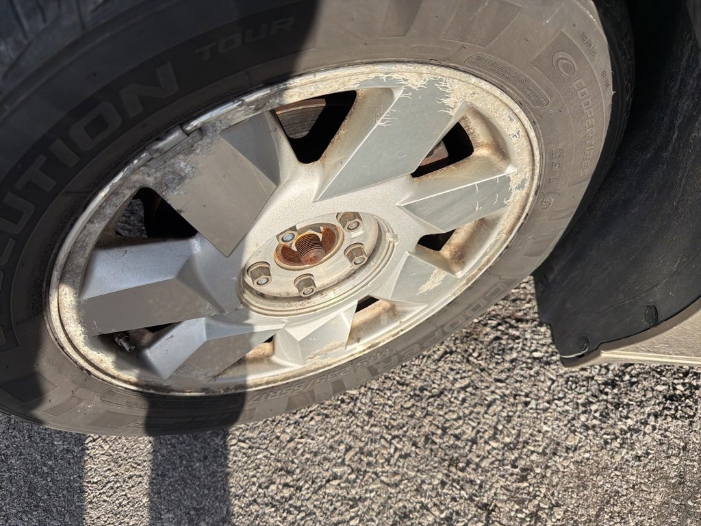 Used 2002 Cadillac De Ville DTS w/ Premium Equipment Pkg image 25