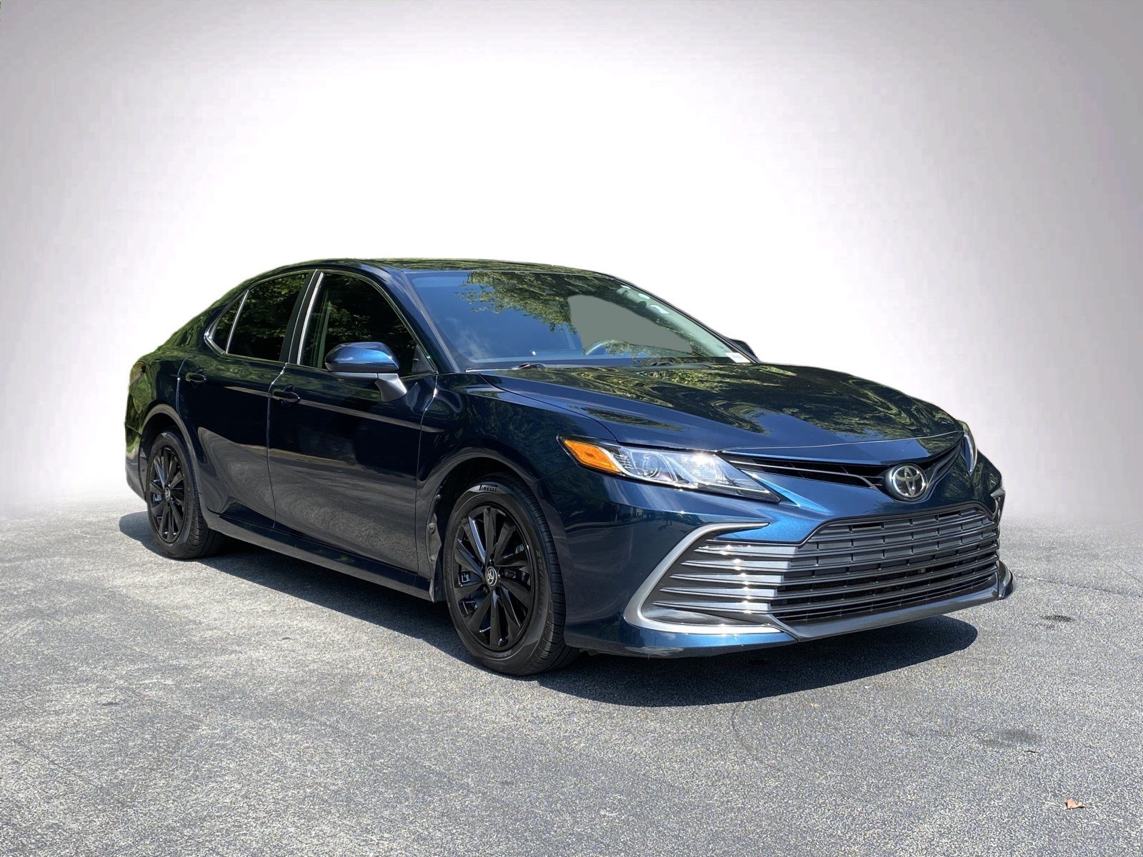 Used 2021 Toyota Camry LE FWD video 2