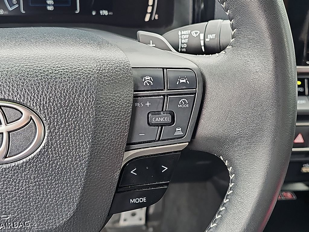 Used 2025 Toyota Camry SE image 22