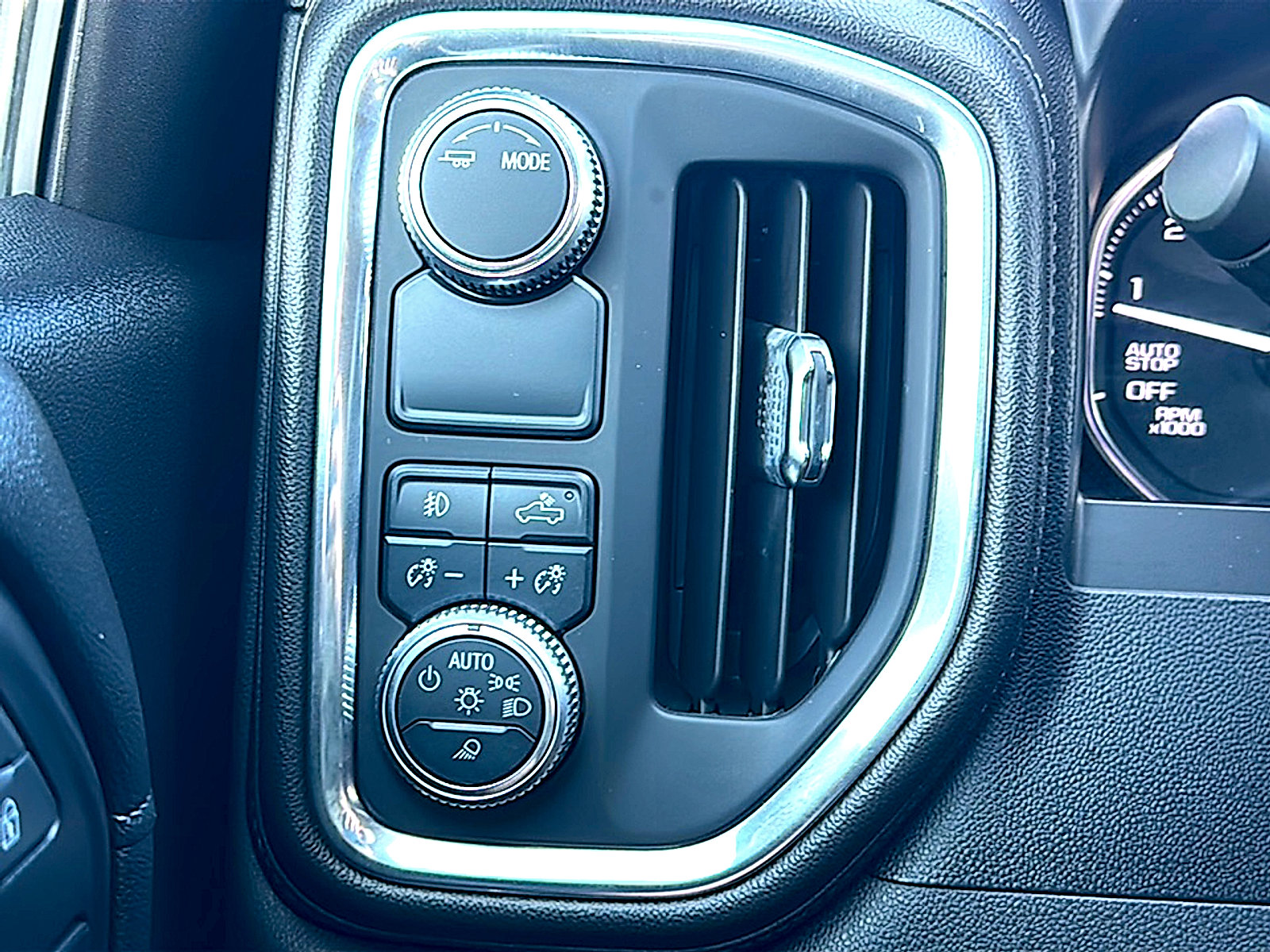 Used 2020 GMC Sierra 1500 SLT image 35