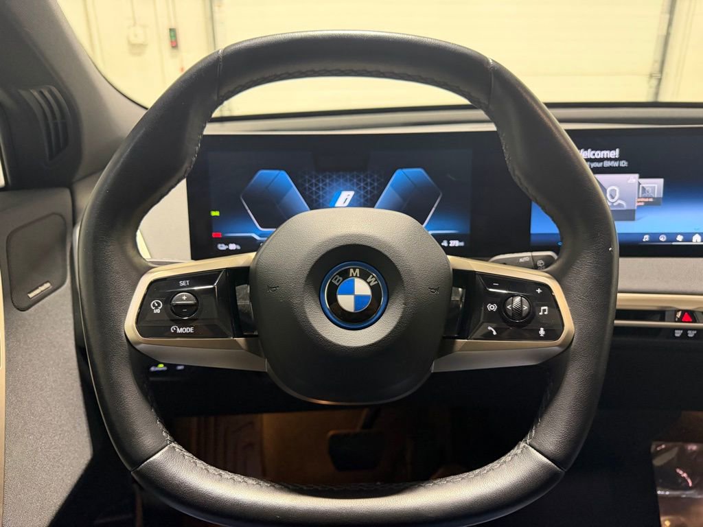Used 2024 BMW iX xDrive50 w/ Sport Package AWD/4WD image 11