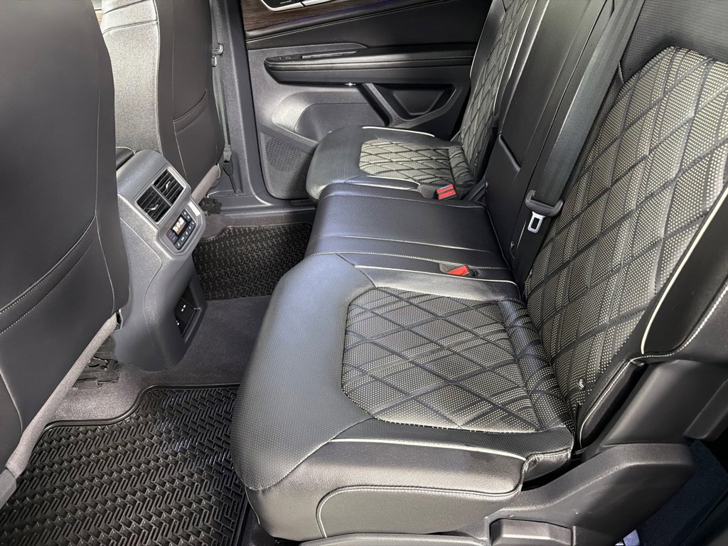 Used 2024 Volkswagen Atlas SEL Premium R-Line image 20