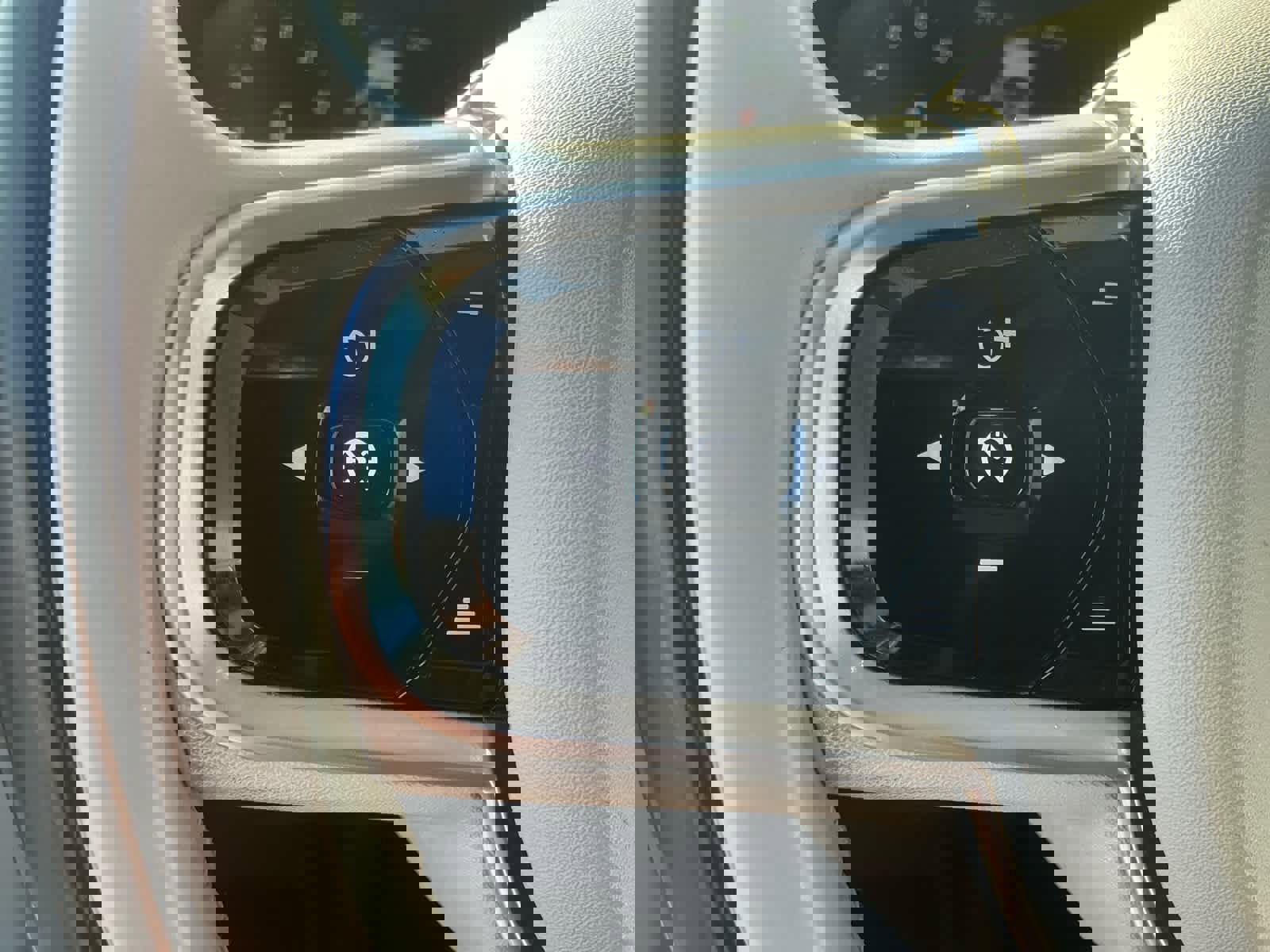 Used 2018 Volvo XC90 T6 Momentum w/ Convenience Package image 22