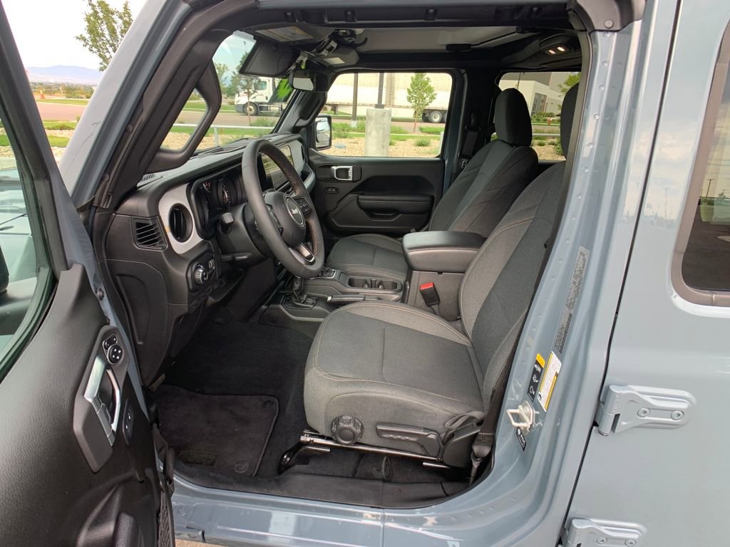 Used 2024 Jeep Gladiator Sport image 11