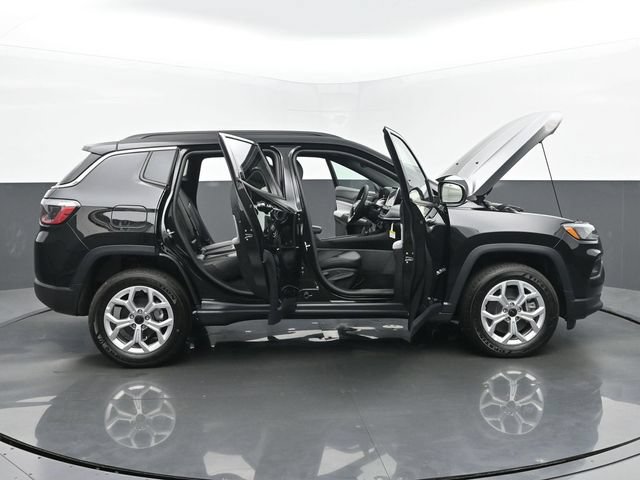 New 2025 Jeep Compass Latitude w/ Sun & Sound Group AWD/4WD image 57