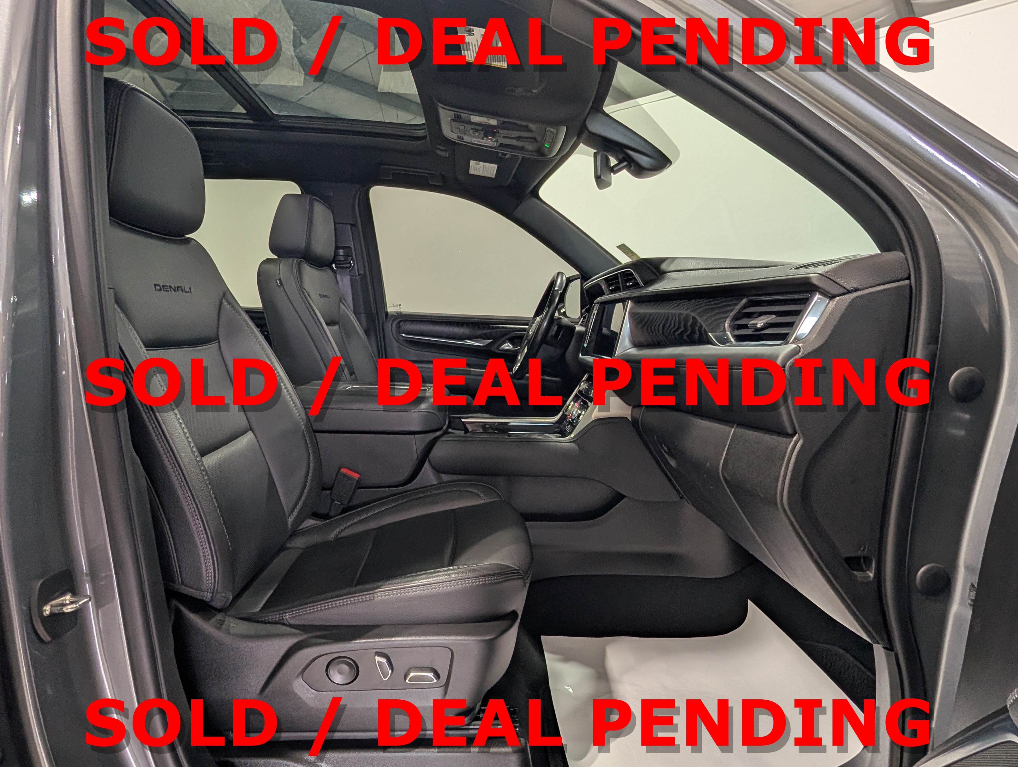 Used 2022 GMC Yukon Denali AWD/4WD image 16