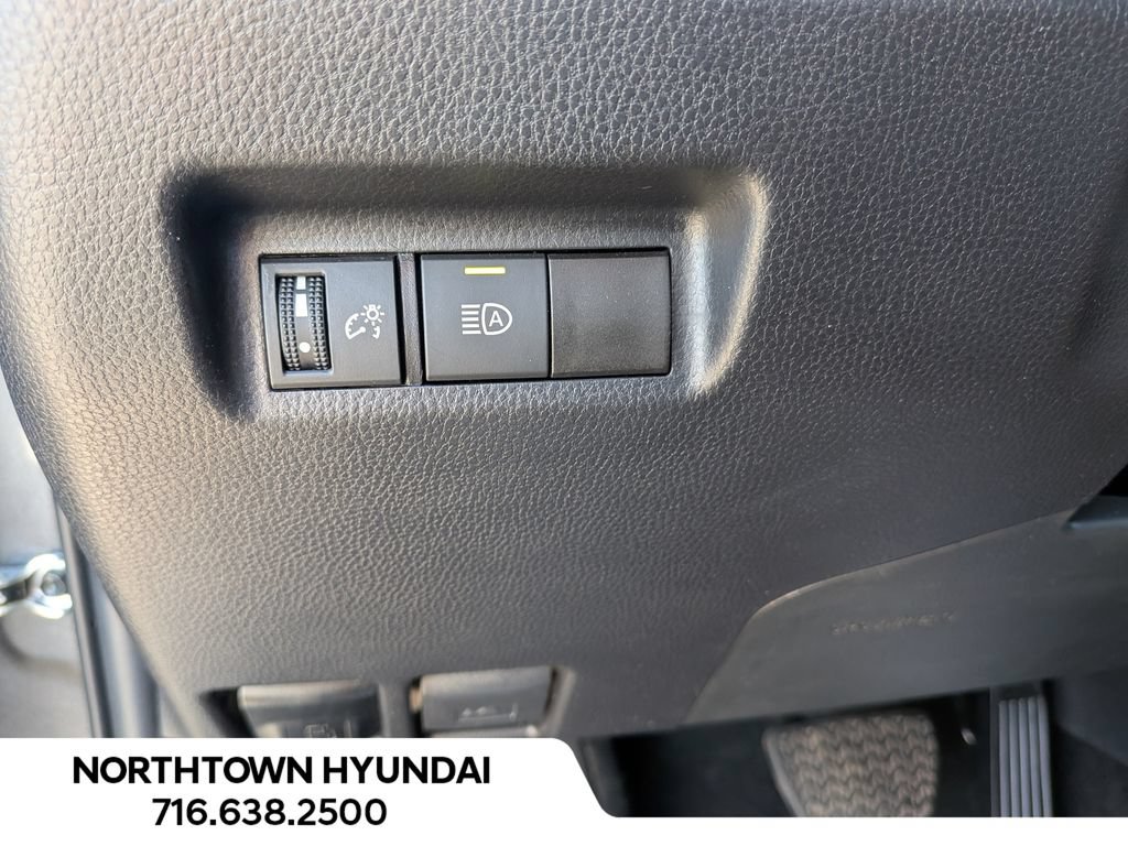 Used 2025 Toyota RAV4 XLE AWD/4WD image 29