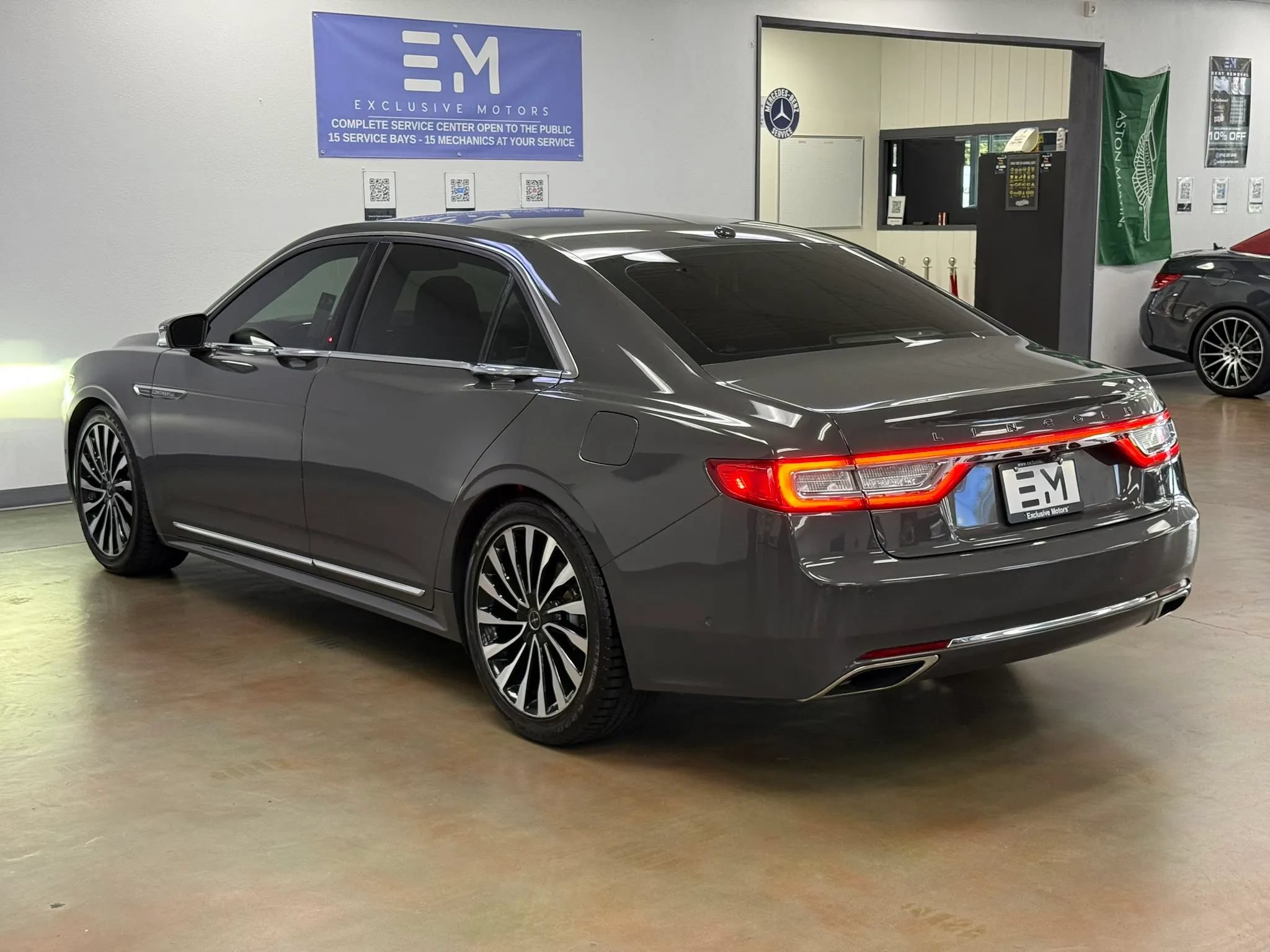Used 2017 Lincoln Continental Black Label w/ Technology Package FWD image 5