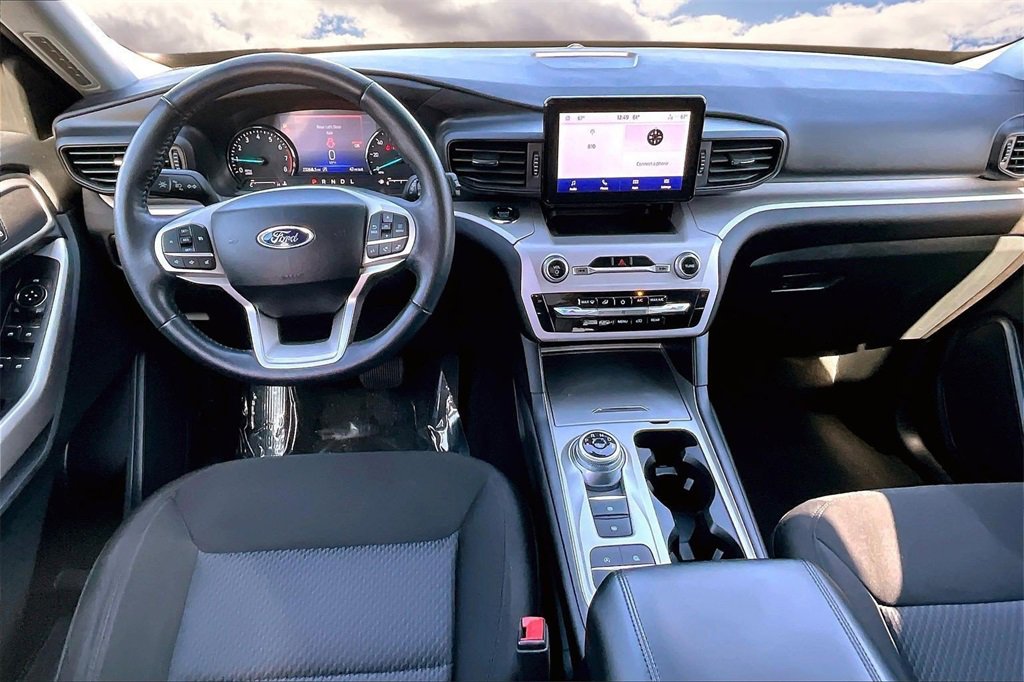 Used 2023 Ford Explorer XLT image 7