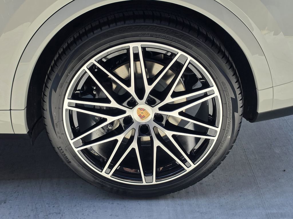 New 2026 Porsche Cayenne Coupe AWD/4WD image 25