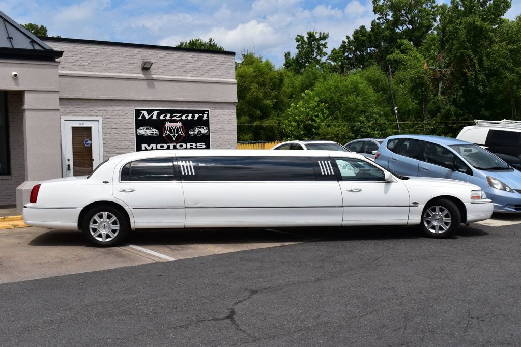 Used 2007 Lincoln Town Car Executive RWD image 4