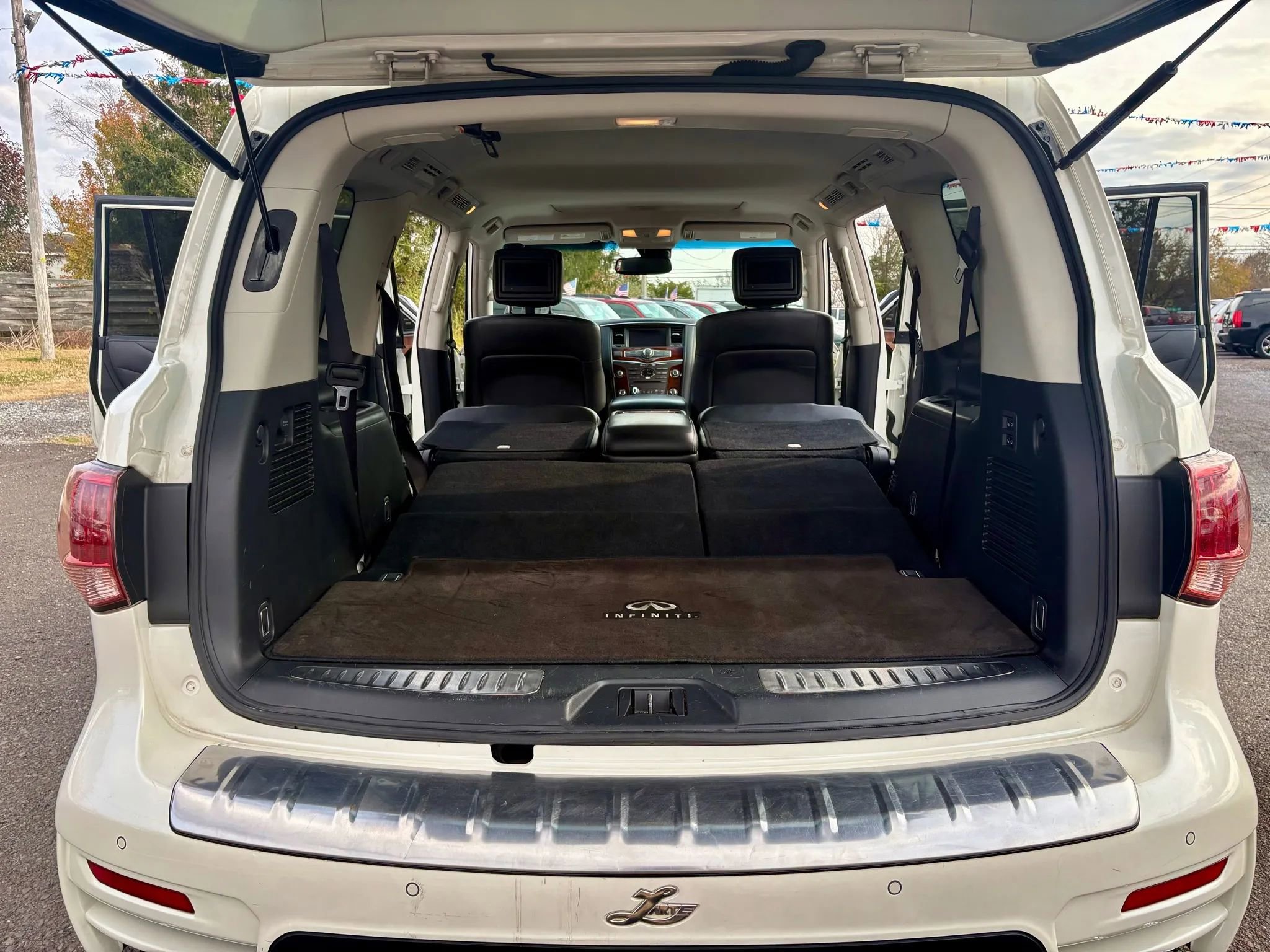 Used 2016 INFINITI QX80 4WD w/ Deluxe Technology Package image 27