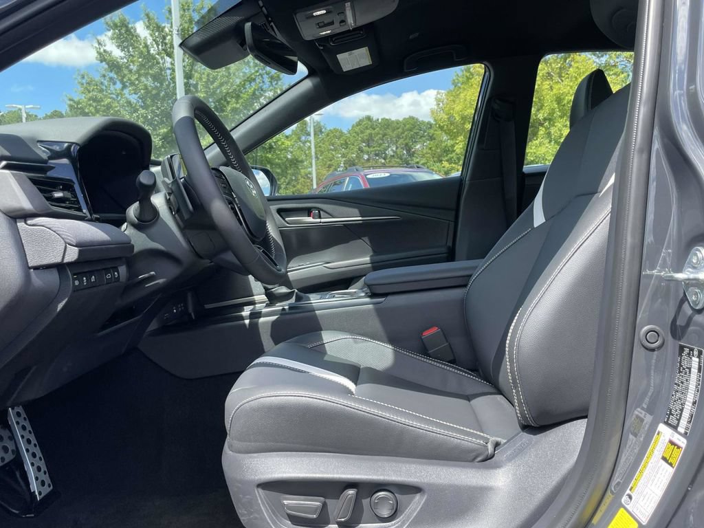 Used 2026 Toyota Camry SE w/ Convenience Package FWD image 15