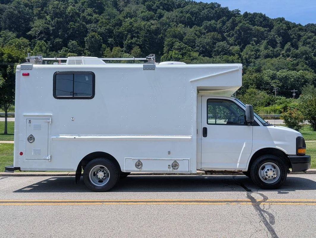 Used 2008 Chevrolet Express 3500 RWD image 4