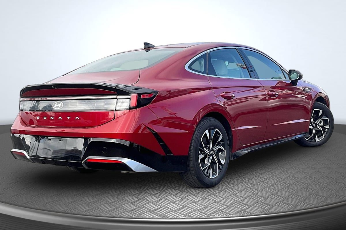 Used 2025 Hyundai Sonata SEL FWD image 13