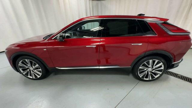 Certified 2025 Cadillac Lyriq Luxury w/ LPO, Floor Liner Package AWD/4WD image 5